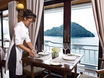 Hera Cruise Recommended Halong Bay Luxury Cruise 2 Days 1 nIght