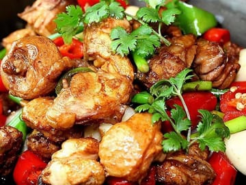 Beijing: Hutong Night Tour with Yunnan Dinner & Boat Ride
