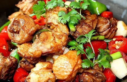 Beijing Hutong Night Tour with Yunnan Dinner and Boat Ride