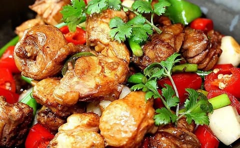 Beijing Hutong Night Tour with Yunnan Dinner and Boat Ride
