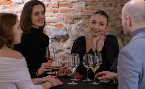Mystery wine tasting IN THE DARK