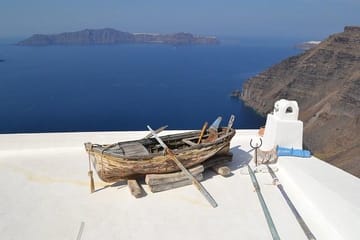 Guided Fira Tour with Greek Coffee or Cocktail Experience