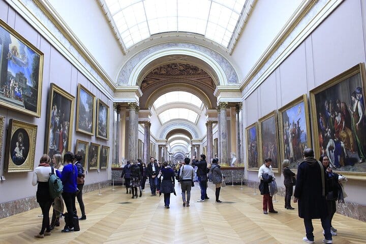 Paris Half-Day Private Vintage Car Tour Louvre and hotel Pick up 7
