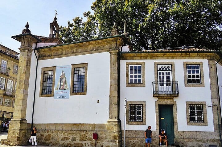 BRAGA E GUIMARÃES: Private Historic Tour from Porto