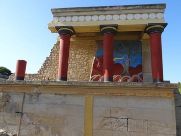 Private Guided Tour of Heraklion Archaeological Museum and Knossos Palace
