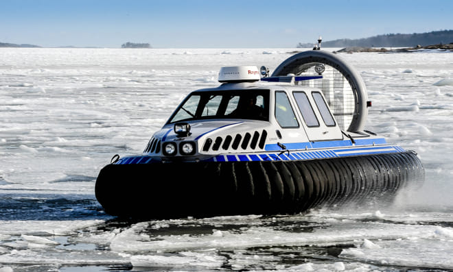 The hovercraft can move over breaking ice, ice and snow perfectly safe.