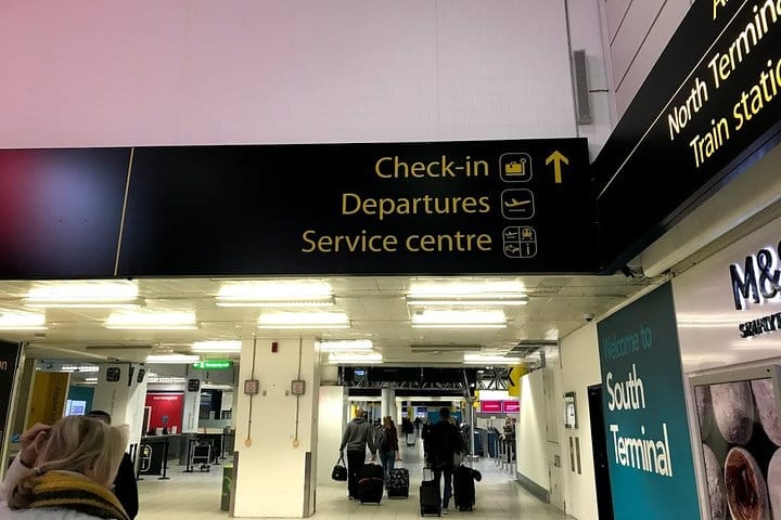 Gatwick Airport Private Transfers to/from London (Postcode SW5 to SW11) 2