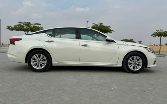 Private Transfer from Dubai airport (DXB) to Dubai City in Car