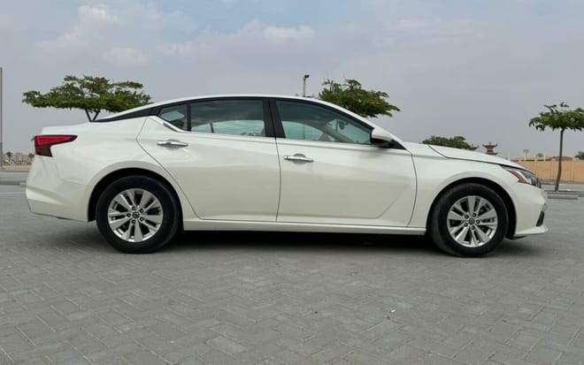 Private Transfer from Abu Dhabi City to Dubai Airport (DXB) in Car photo 2