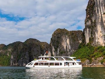 Private Transfer On Expressway & Join Deluxe Cruise in Halong Bay