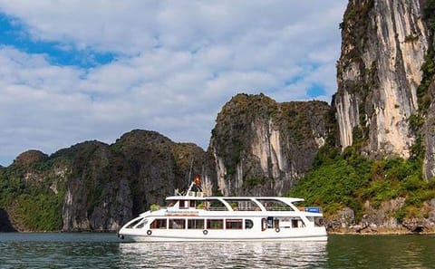 Private Transfer On Expressway & Join Deluxe Cruise in Halong Bay