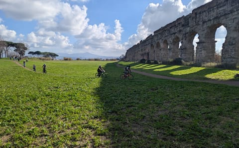 Bike Tour of Appia Antica and Aqueduct Park in Rome
