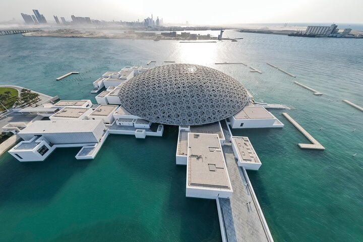 Private - Half Day with Louvre and Qasr Al Watan  3