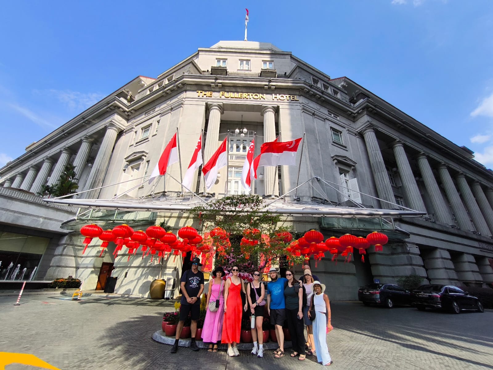 Singapore Tours_Private Tours_Tour Guide Helena with Guest at Raffles Hotel (1).avif