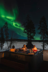 Private Northern Lights Forest Sauna and Jacuzzi with BBQ