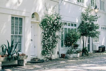 Professional Photoshoot Walking Tour in Notting Hill, London