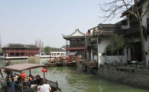 Private Day Tour of Zhujiajiao Water Town and Shanghai Tower
