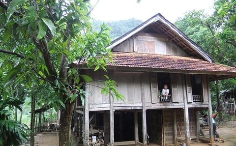 Mai Chau 2 Days 1 Night Classic Tour (Biking – Thai Traditional Dance)