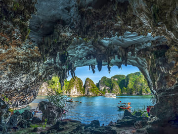 Best of Vietnam: 13-Day Private Tour from Hanoi to Ho Chi Minh City with Halong Bay Cruise