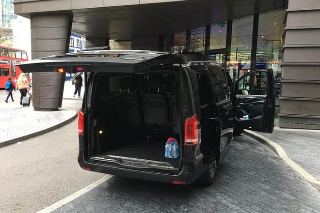 Private transfers between London Heathrow - London Luton Airports photo 5