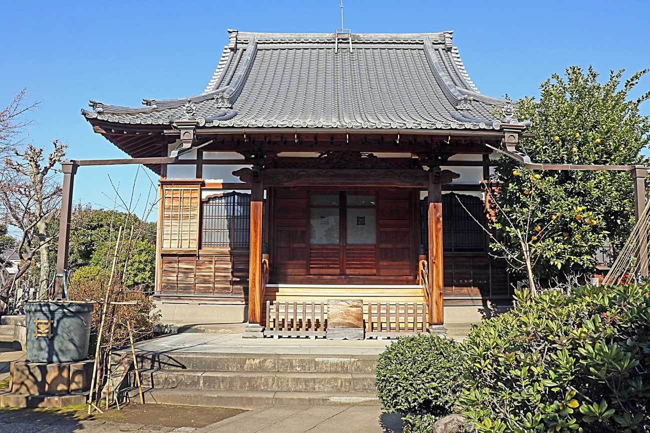 A temple gate in Yanaka