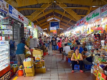 Saigon in a Day: Ho Chi Minh City Sightseeing and Night Food Tour