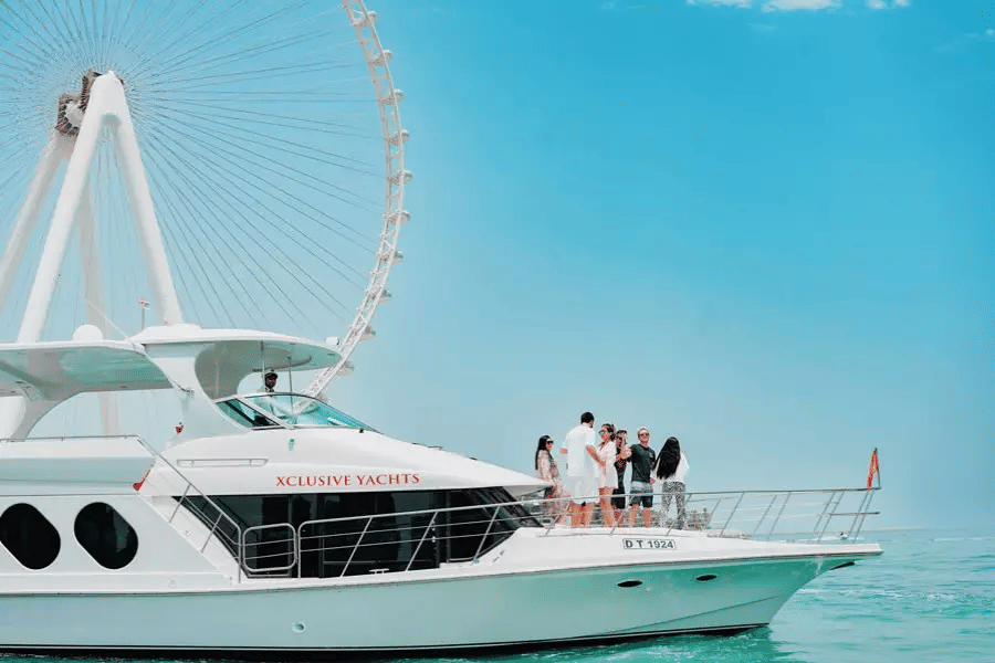 Dubai: Magical 1 hour Marina Tour in Luxury Yacht with Tropical Drinks  2