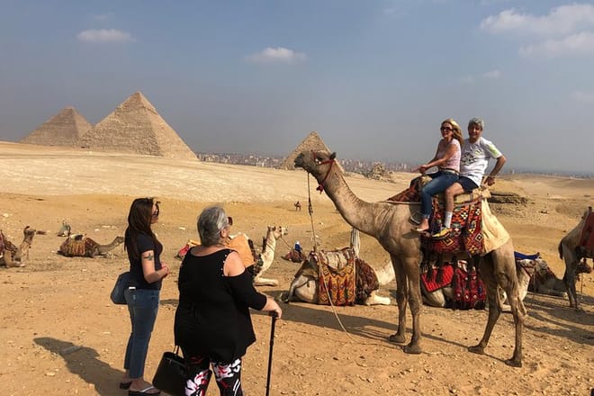 Deluxe Travel Egypt, Deluxe Tours Egypt, Giza Pyramids tour, Cairo Tours