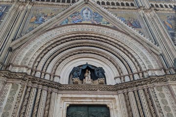 E-Bike Tour of Orvieto and Civita di Bagnoregio from Rome