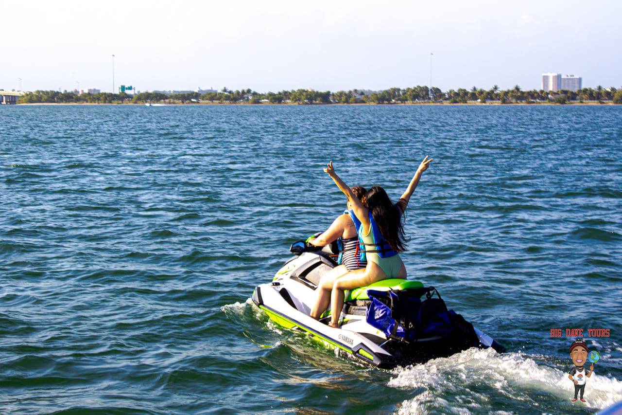 Miami Ultimate Water Experience: Jet Skis, Tubing, Open Bar & Celebrity Mansions Cruise by Big Dave 7