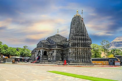 Temples & Vineyards: Private Tour to Nashik from Mumbai