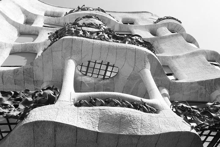 Gaudi's Casa Batlló and La Pedrera with Chocolate Tasting  9