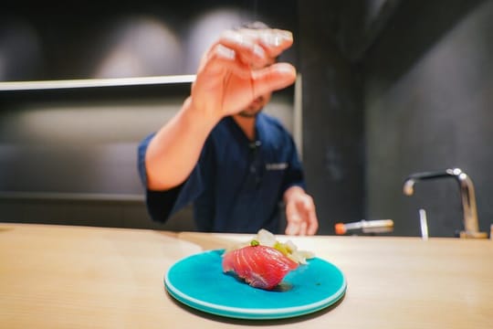Tokyo Omakase Sushi & A5 Wagyu Premium Foodie Tour in Shinjuku 