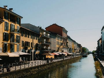 Professional Photoshoot Tour in Milan's I Navigli Canals