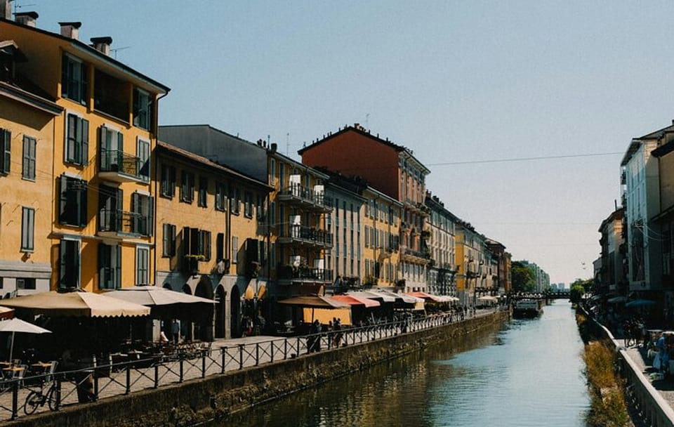 Professional Photoshoot Tour in Milan's I Navigli Canals