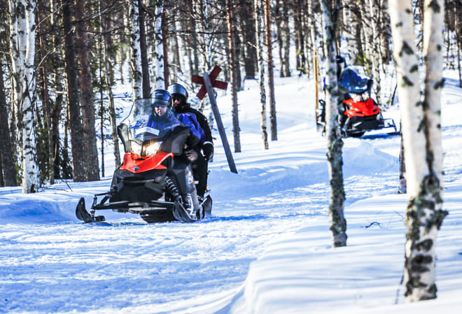 Full Day Snowmobile Driving with Ice Fishing in Saariselka - Saariselkä 4