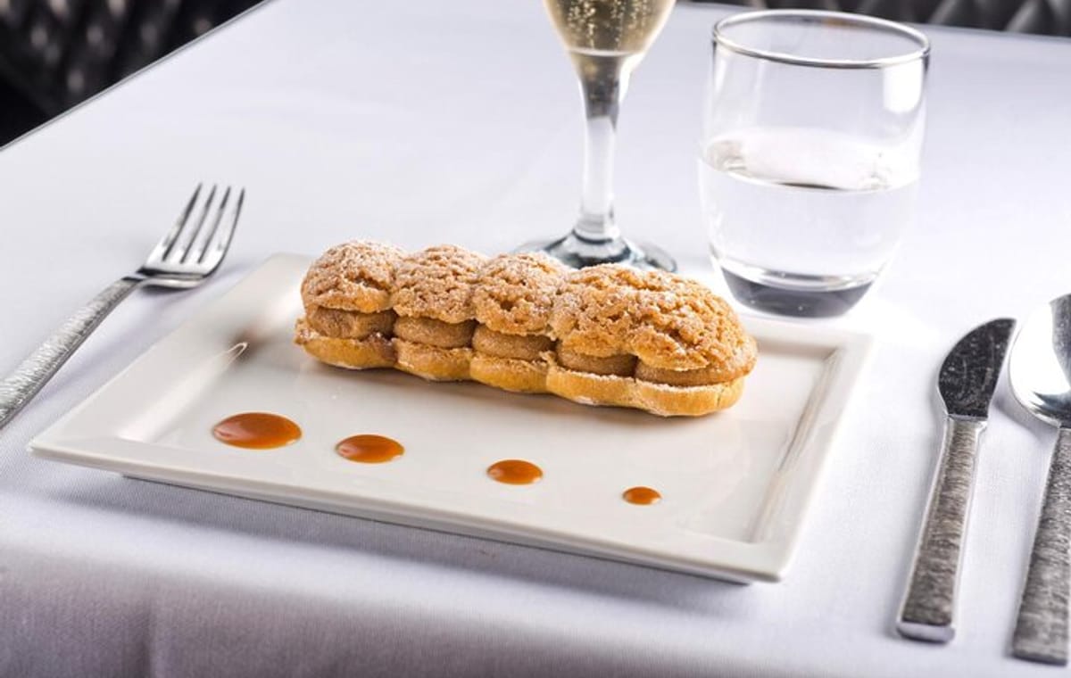 Private Eiffel Tour & Paris Seine River Lunch or Dinner Cruise