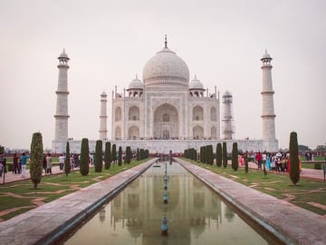 taj mahal at sunrise