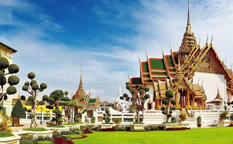 Bangkok Grand Palace and City Highlights Guided Tour
