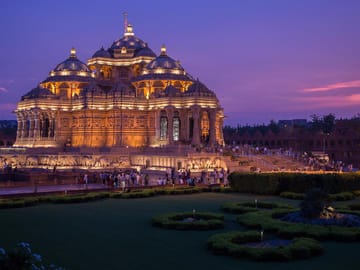 New Delhi: Akshardham Temple Tour with Water and Light Show