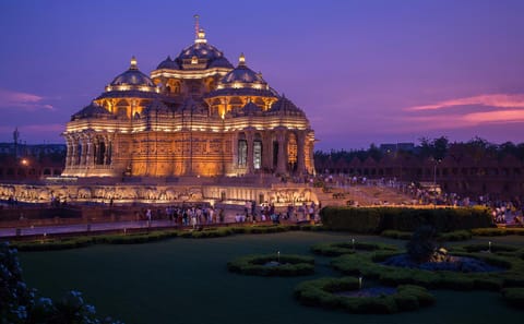New Delhi: Akshardham Temple Tour with Water and Light Show