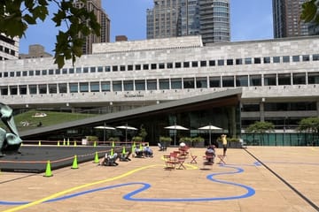 Manhattan Highlights Walking Tour: Central Park and Luxury Areas