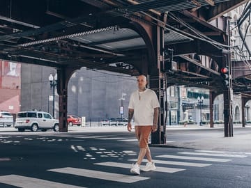 Professional Photo Shoot Tour in Toronto's Iconic Landmarks