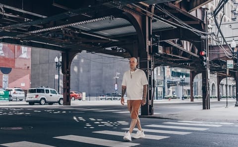 Professional Photo Shoot Tour in Toronto's Iconic Landmarks