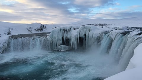 Lake Mývatn in winter: what runs and what doesn't
