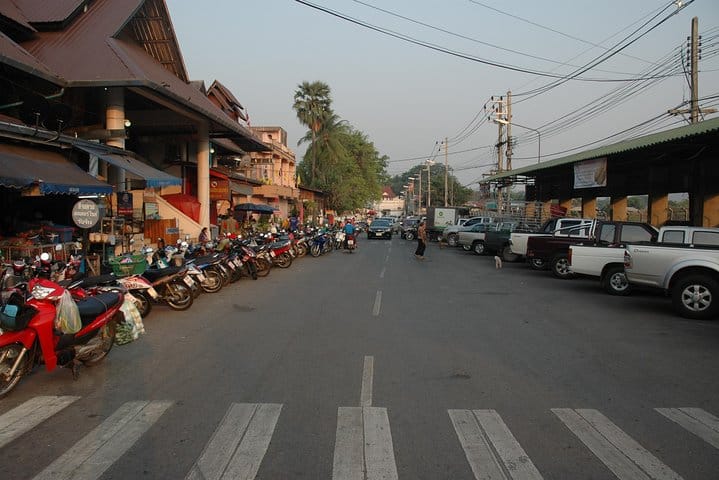 Monks Morning Almsgiving Tour – Traditional Food Offering 4