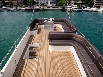 Istanbul: Private Bosphorus Tour On Luxury Yatch