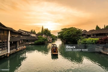 Private Zhujiajiao Water Town and Shanghai Zoo Tour