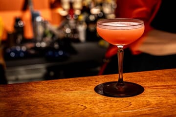 Hoi An Old Town Secret Cocktail Experience with Local Host