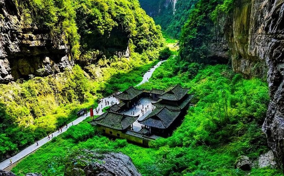 2-Day Private Tour of Wulong Karst and Dazu Carvings in Chongqing